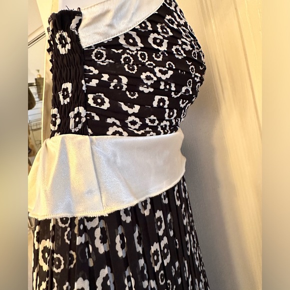 2 dresses NWT size 3 halter black white flower dress BCBG pin stripe belted xs - Picture 4 of 13